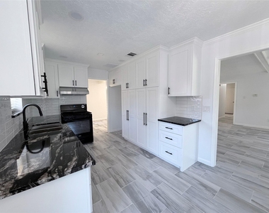 9319 Tooley Drive - Photo Thumbnail 3