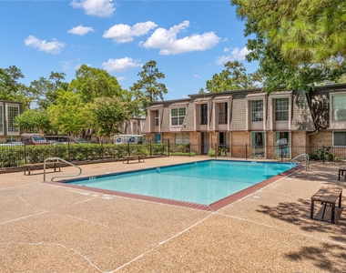 12633 Memorial Drive - Photo Thumbnail 26