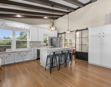 1005 Bryan Avenue - Photo Thumbnail 9