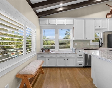 1005 Bryan Avenue - Photo Thumbnail 11