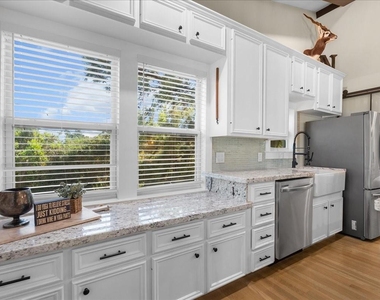 1005 Bryan Avenue - Photo Thumbnail 13