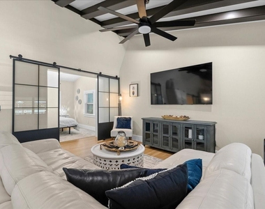 1005 Bryan Avenue - Photo Thumbnail 5