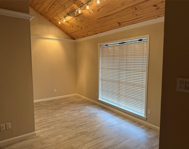 3618 Stanford Street - Photo Thumbnail 5