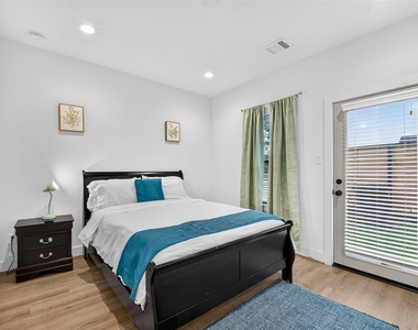 2341 Eagle Street - Photo Thumbnail 6