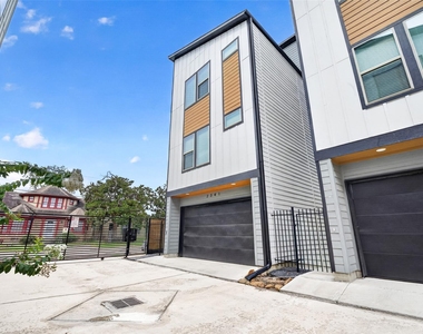 2341 Eagle Street - Photo Thumbnail 3