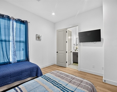 2341 Eagle Street - Photo Thumbnail 28