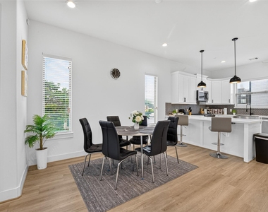 2341 Eagle Street - Photo Thumbnail 12
