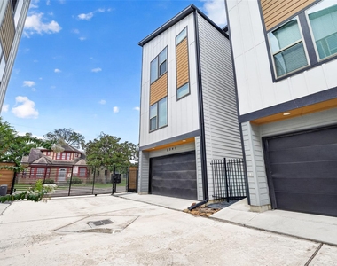 2341 Eagle Street - Photo Thumbnail 2