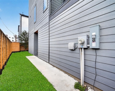 2341 Eagle Street - Photo Thumbnail 39