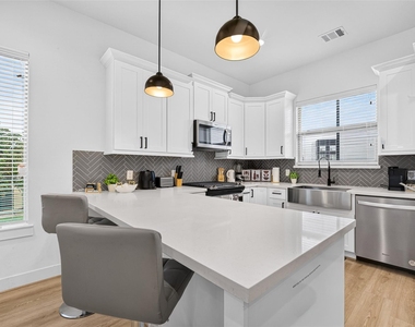 2341 Eagle Street - Photo Thumbnail 16