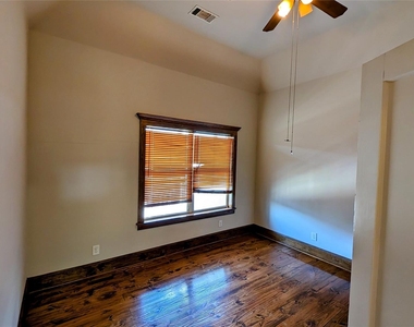 702 Paschall Street - Photo Thumbnail 10