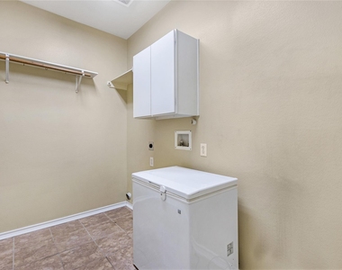 4531 Williamhurst Lane - Photo Thumbnail 18