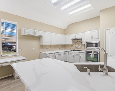4531 Williamhurst Lane - Photo Thumbnail 13
