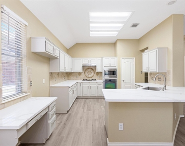 4531 Williamhurst Lane - Photo Thumbnail 12