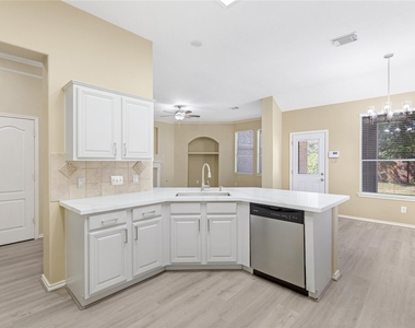 4531 Williamhurst Lane - Photo Thumbnail 15