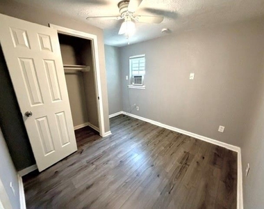 2514 Gano Street - Photo Thumbnail 6