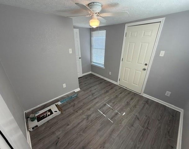 2514 Gano Street - Photo Thumbnail 5