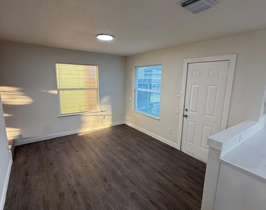 6344 Mountain Pines Lane - Photo Thumbnail 4