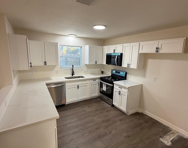 6344 Mountain Pines Lane - Photo Thumbnail 3