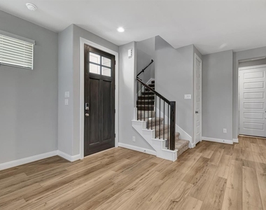9828 Rugged Oaks Drive - Photo Thumbnail 11