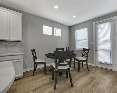 9828 Rugged Oaks Drive - Photo Thumbnail 7