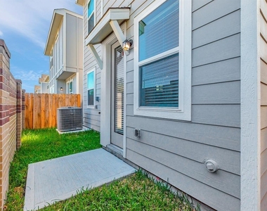 9828 Rugged Oaks Drive - Photo Thumbnail 30