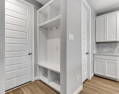9828 Rugged Oaks Drive - Photo Thumbnail 12