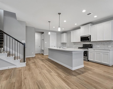 9828 Rugged Oaks Drive - Photo Thumbnail 9