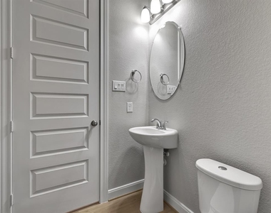 9828 Rugged Oaks Drive - Photo Thumbnail 13