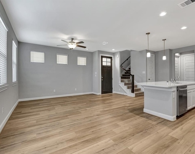9828 Rugged Oaks Drive - Photo Thumbnail 8