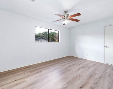 3142 Frontier Drive - Photo Thumbnail 13