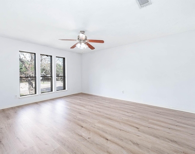 3142 Frontier Drive - Photo Thumbnail 16