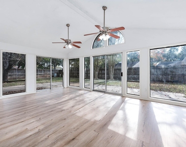 3142 Frontier Drive - Photo Thumbnail 7