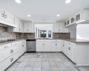 3142 Frontier Drive - Photo Thumbnail 8