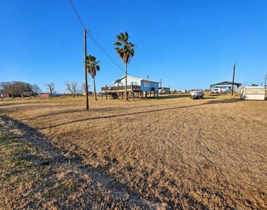 405 Blue Water Boulevard - Photo Thumbnail 4