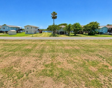 405 Blue Water Boulevard - Photo Thumbnail 8