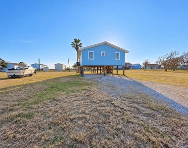 405 Blue Water Boulevard - Photo Thumbnail 2