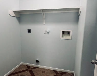 2707 Trementina Dr - Photo Thumbnail 18