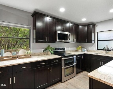 567 Hoover Lane - Photo Thumbnail 4