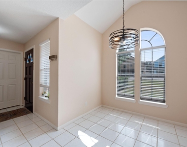 591 Mosswood Drive - Photo Thumbnail 3