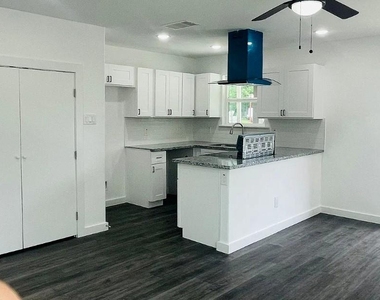 7611 Shotwell Street - Photo Thumbnail 2