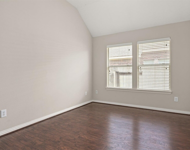 7611 Waterlilly Lane - Photo Thumbnail 10