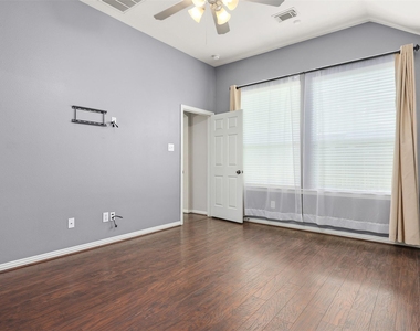 7611 Waterlilly Lane - Photo Thumbnail 15
