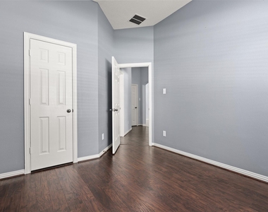 7611 Waterlilly Lane - Photo Thumbnail 22