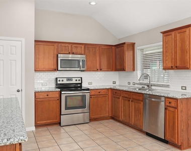 7611 Waterlilly Lane - Photo Thumbnail 5