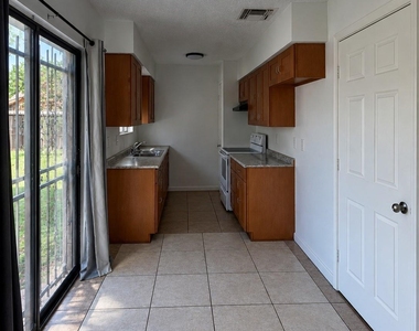 10102 Valley Wind Drive - Photo Thumbnail 4