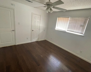 10102 Valley Wind Drive - Photo Thumbnail 7