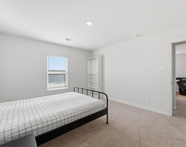 16382 Sweet Grove Drive - Photo Thumbnail 9