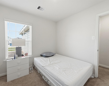 16382 Sweet Grove Drive - Photo Thumbnail 11
