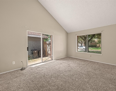 1818 Foxlake Drive - Photo Thumbnail 2